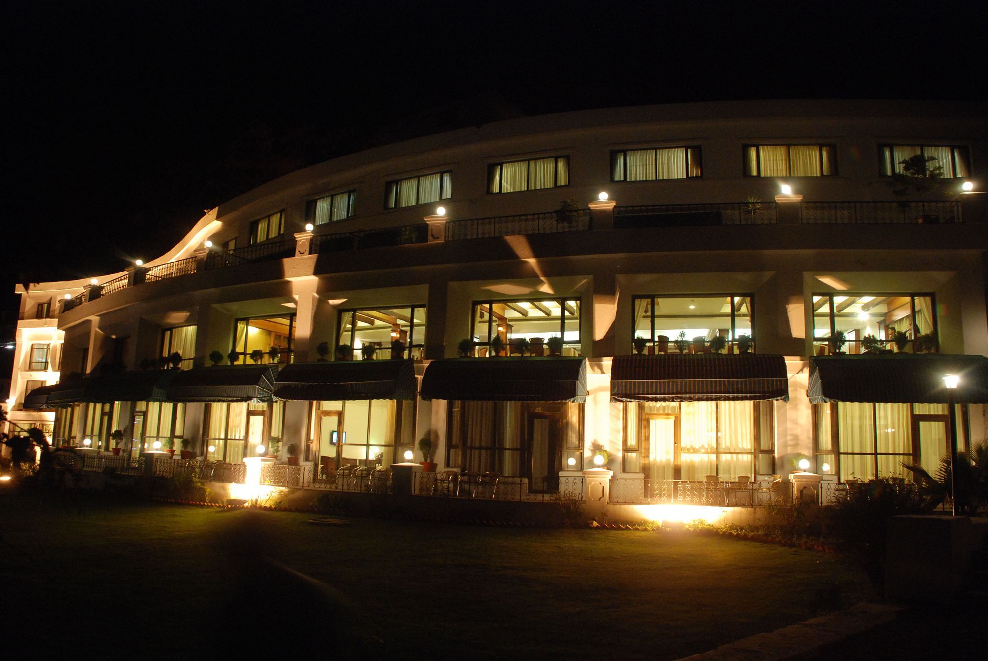 The Manu Maharani Hotel Nainital Exterior photo